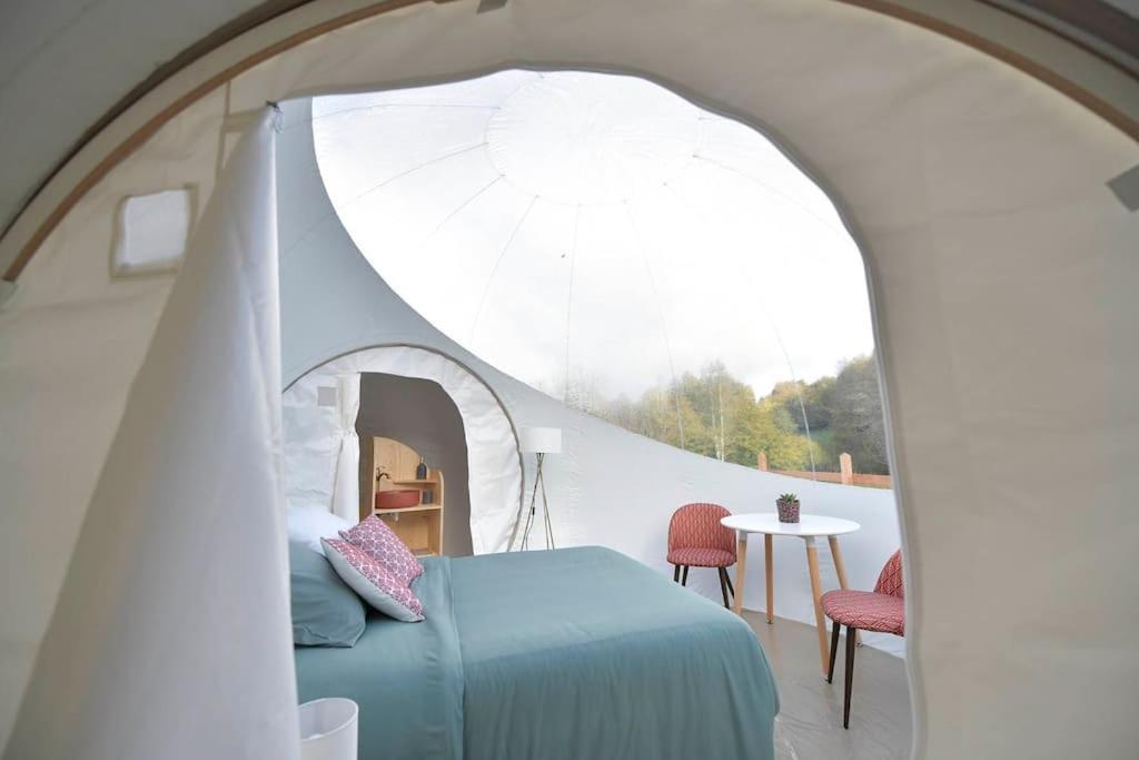 Bulle Hirondelle Hotel Quarré-les-Tombes Buitenkant foto
