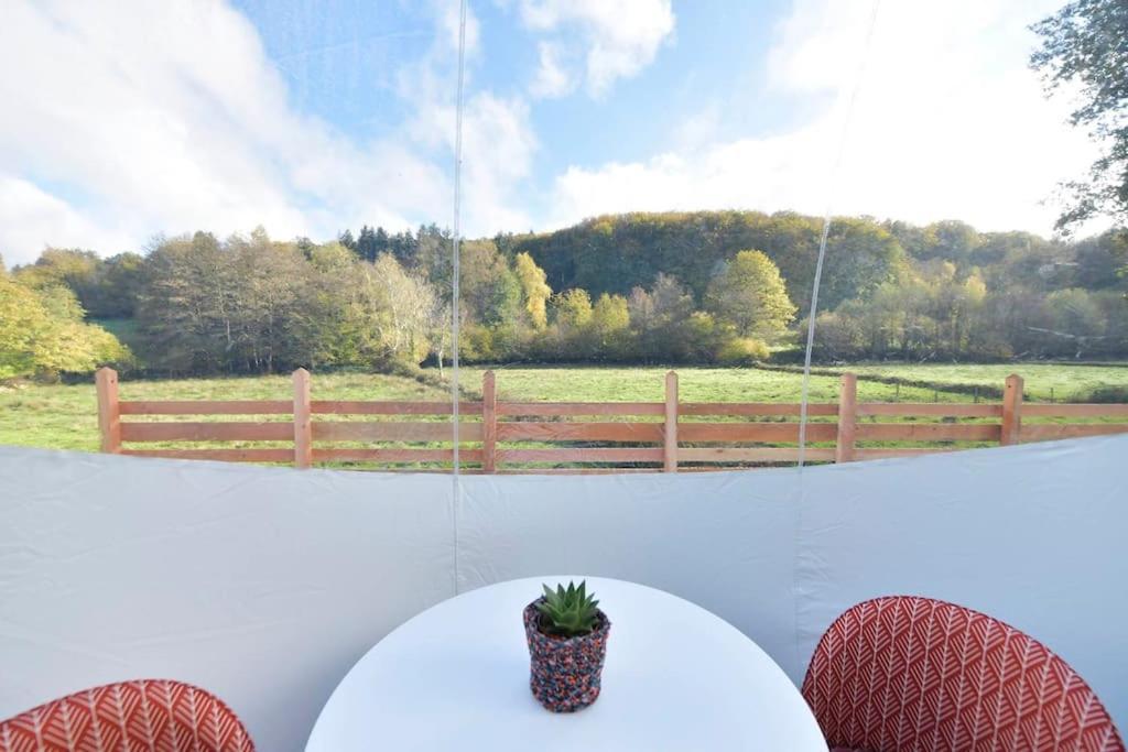 Bulle Hirondelle Hotel Quarré-les-Tombes Buitenkant foto